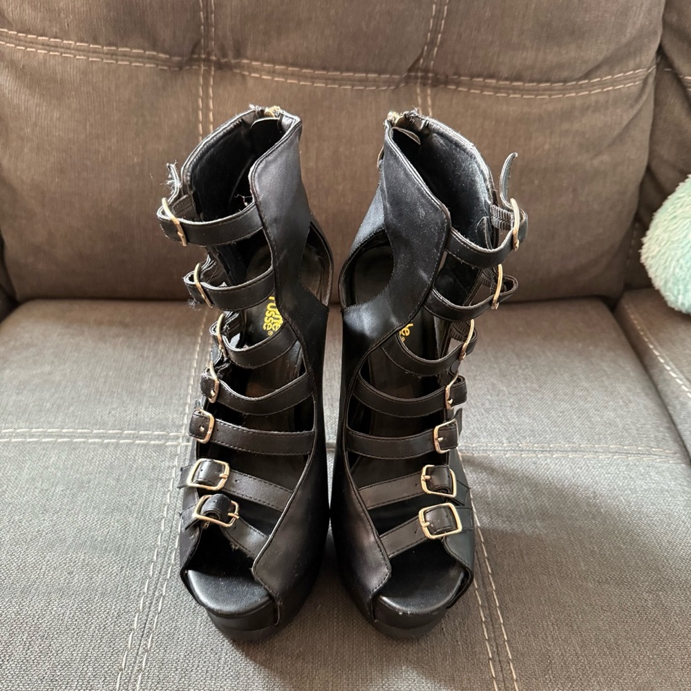 Charlotte Russe faux leather platform stiletto heels with adjustable straps - Picture 3 of 9